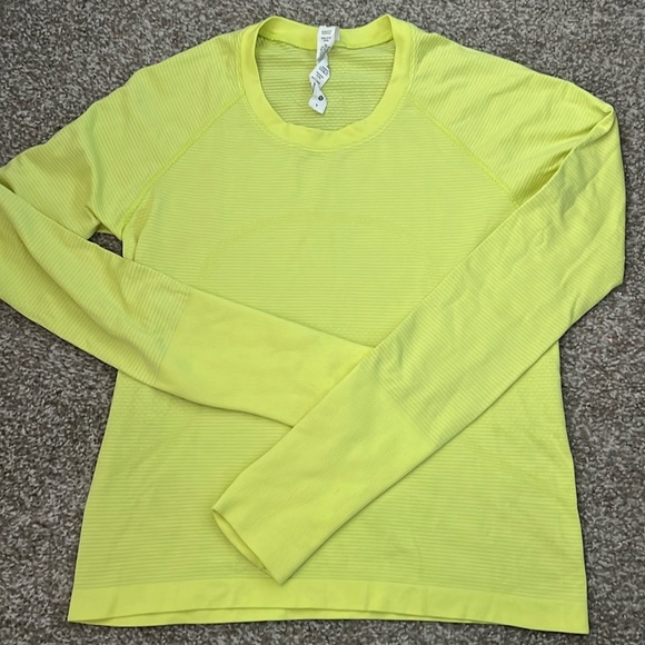 Lululemon Swiftly Tech Long-Sleeve Shirt 2.0 Race Length Electric Lemon - Picture 5 of 11